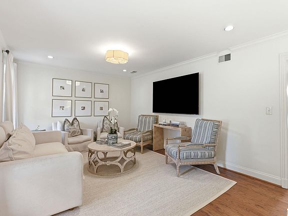 5th image of 4044 Meadowview Cir