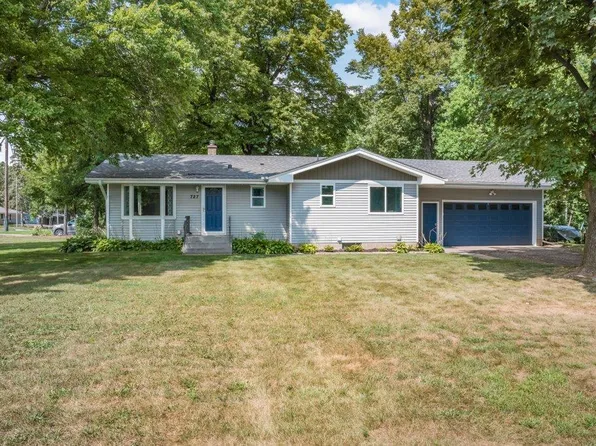 727 Tanglewood Dr, Shoreview, MN 55126
