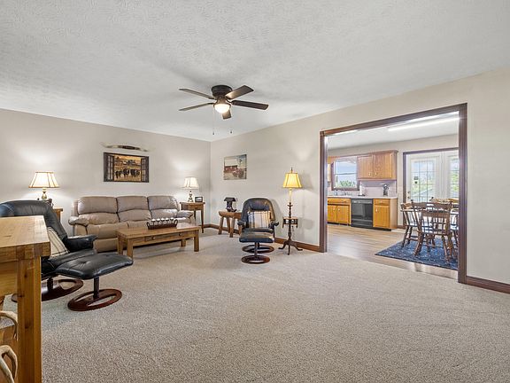 3rd image of 761 Texas Loop Rd