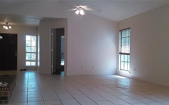4th image of 1801 Valley Glen Ct