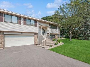 11817 Undercliff St NW, Coon Rapids, MN 55433