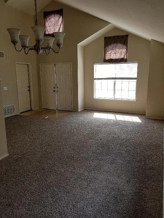 4 bed, 1853 sqft, $3,000 — Photo 2