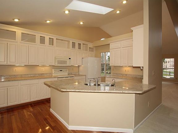 4th image of 602 W Hanna Ave