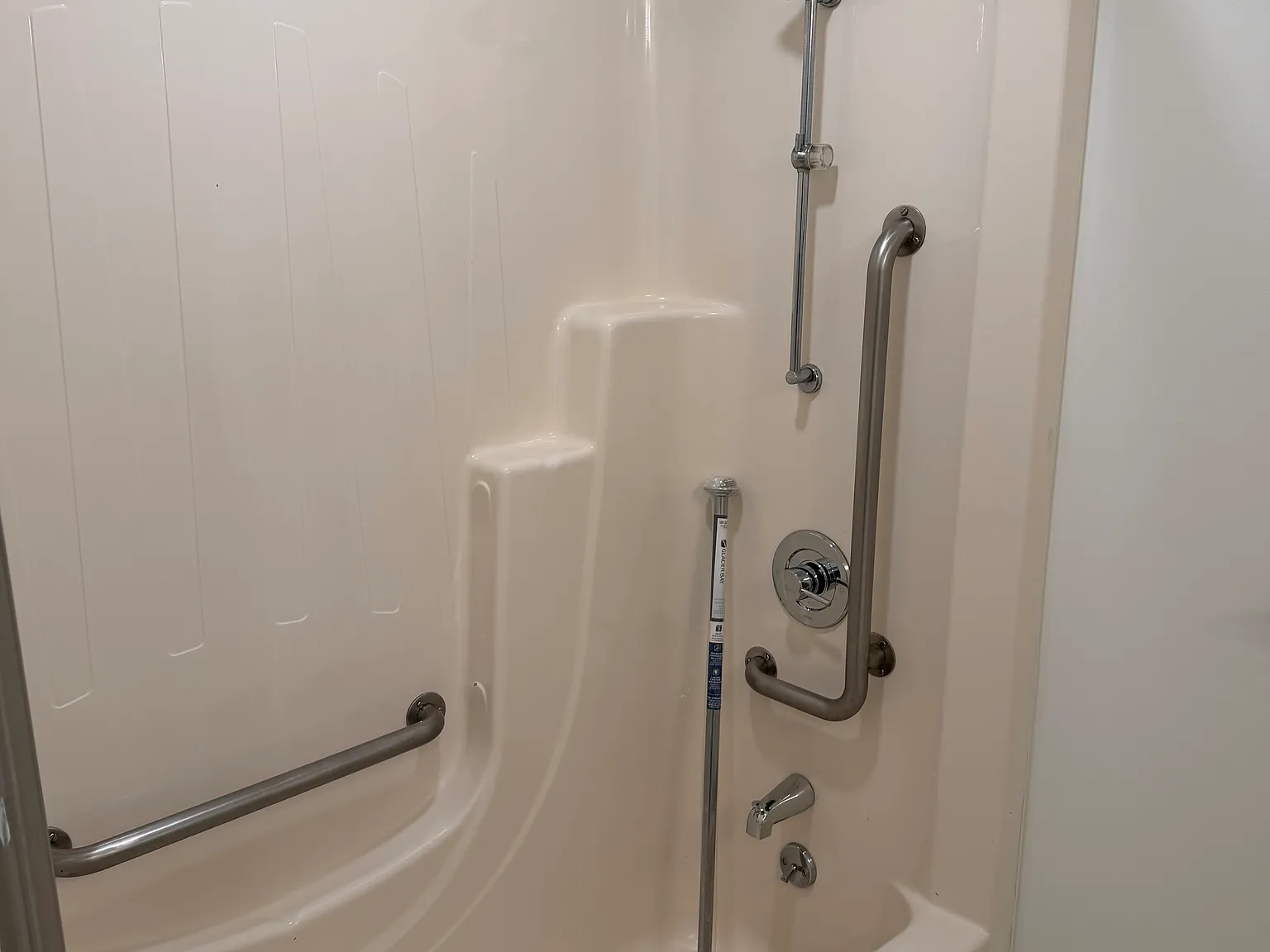 1 bed, 750 sqft, $2,300 — Photo 2