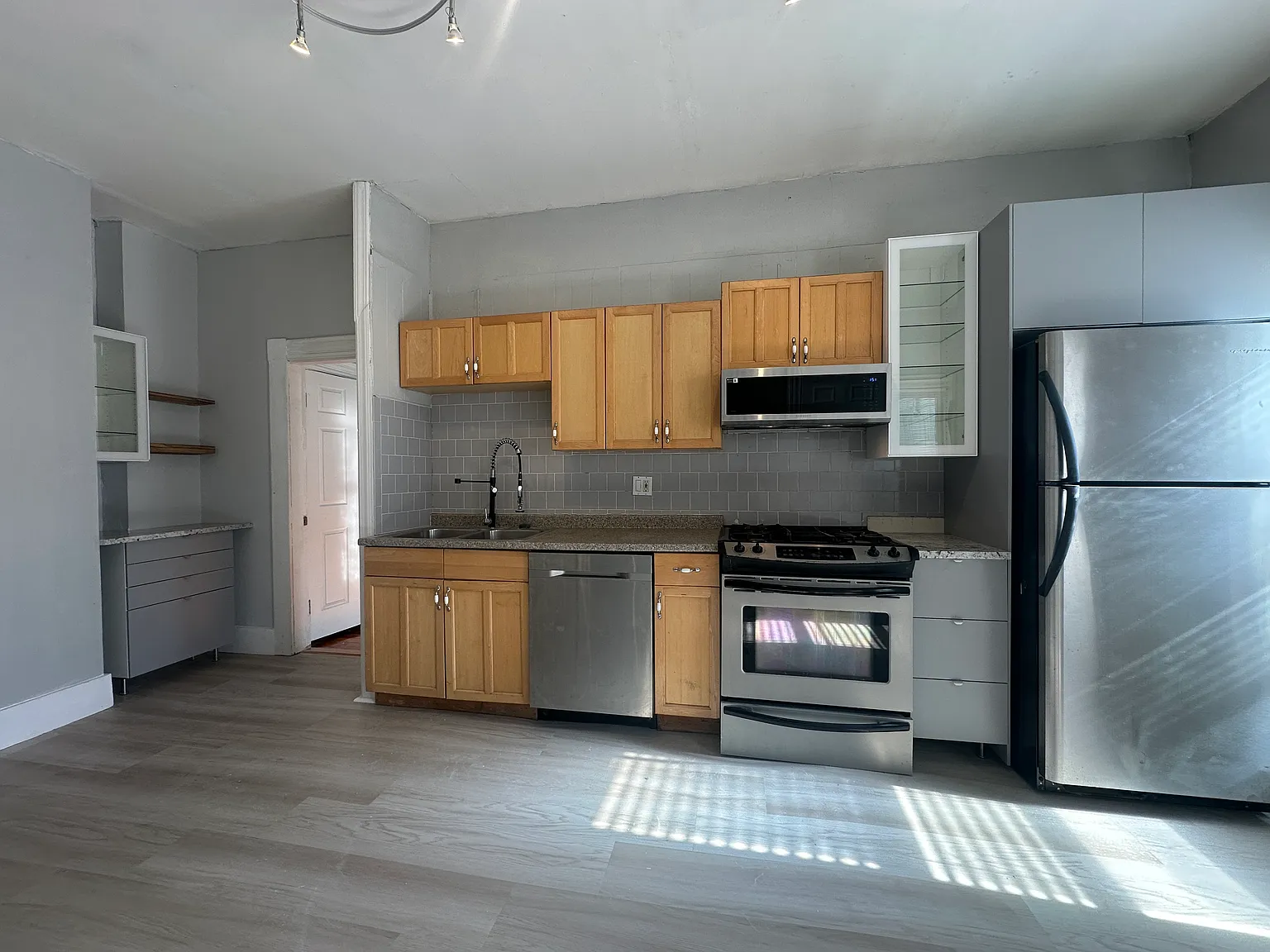 78 Ring St — Photo 3