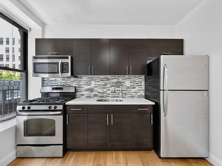 457 W 17th St #14 — Photo 4