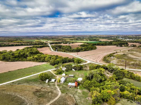 27353 Hessdale Rd, Alma, KS 66401