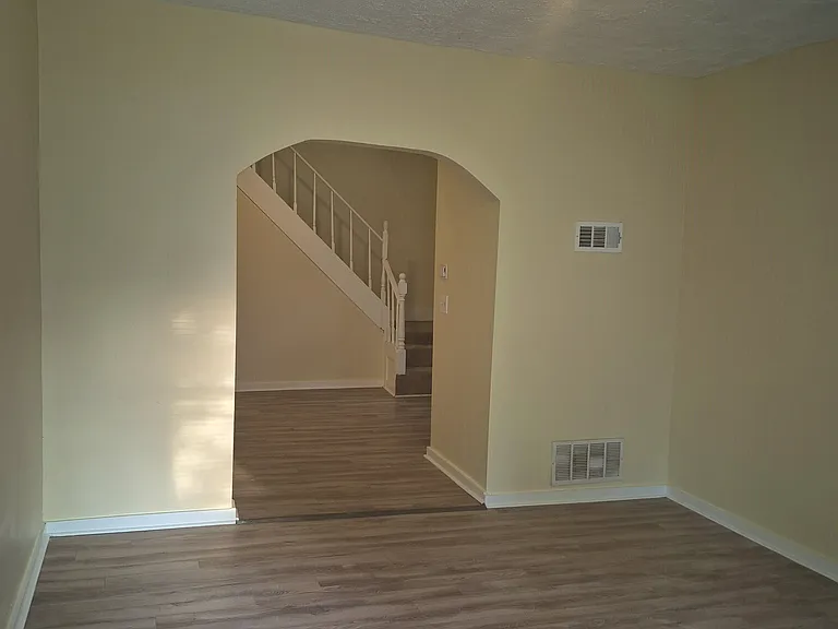 328 N Elder Ave — Photo 3