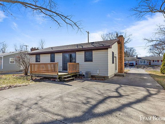 4th image of 3748 Parkland Ave SW