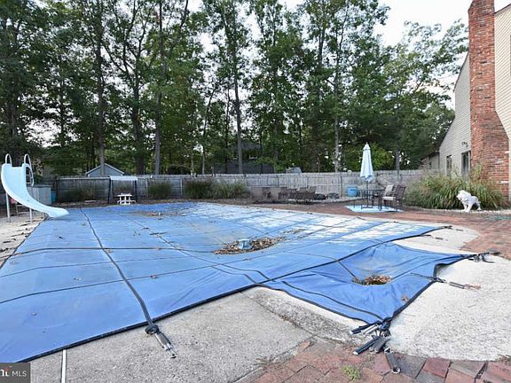 3rd image of 7 Laurel Hill Ct