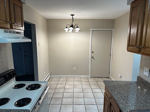 2nd image of 737 Wright Ave APT 2