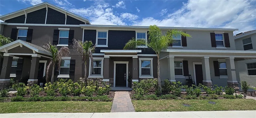 3 bed, 2.5 bath, 1615 sqft, $2,200 — Photo 1