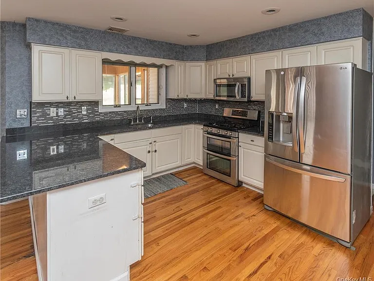 11 Peterson Rd — Photo 4