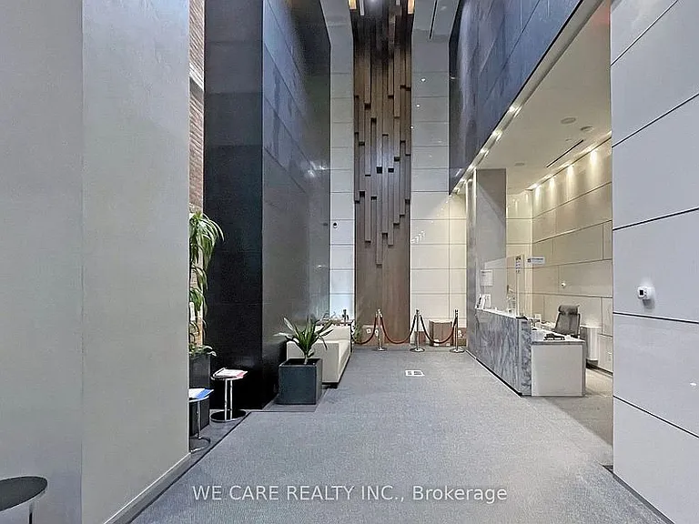15 Grenville St #609 — Photo 3