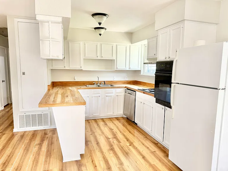 6937 N Rothmer Dr — Photo 4