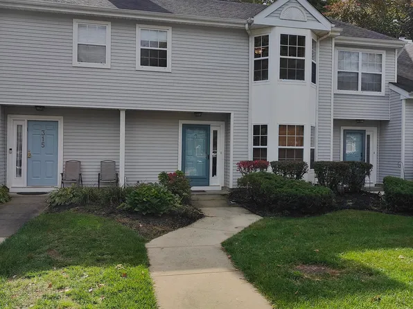 314 Towne Dr, Manalapan, NJ 07726