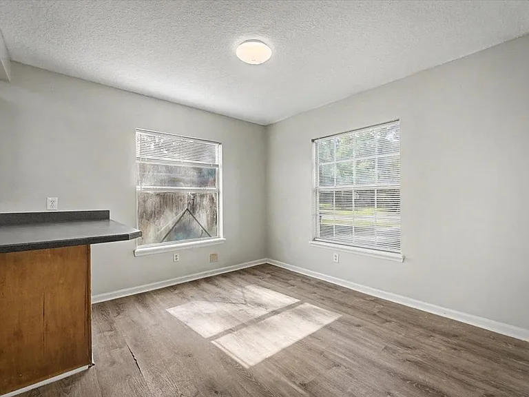 3303 Broadway Ave — Photo 11