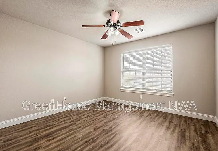 2907 Tanglewood Ave — Photo 16