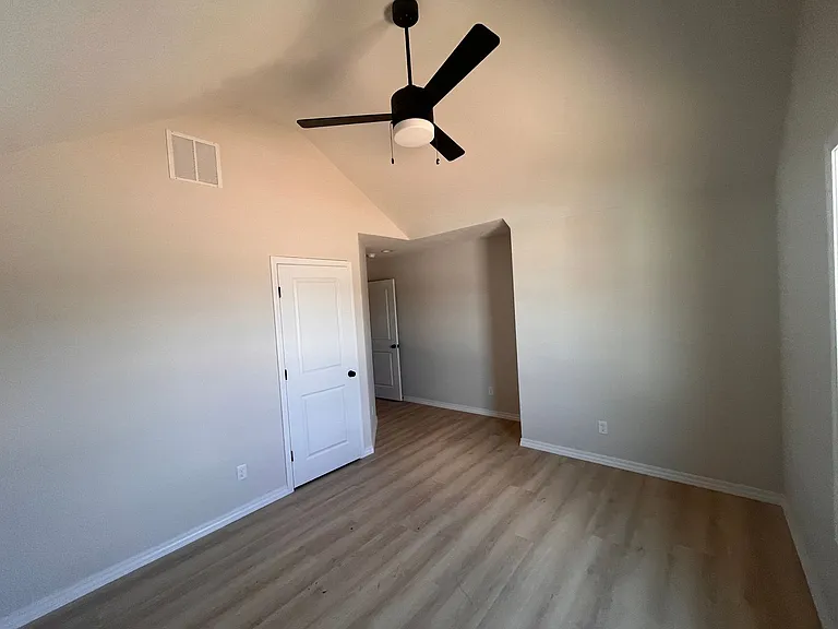 664 W Brook Hollow Rd — Photo 17