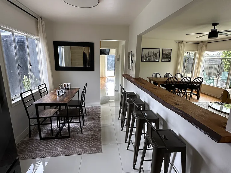 6752 Mulholland Dr — Photo 32