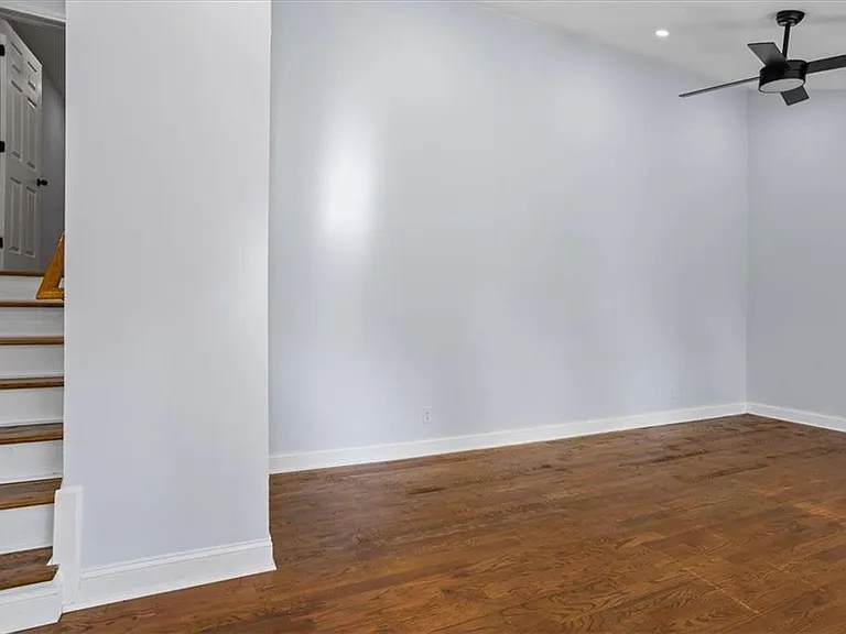 2223 Columbia Dr — Photo 4
