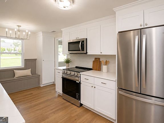 2nd image of 302 Phillips Ave