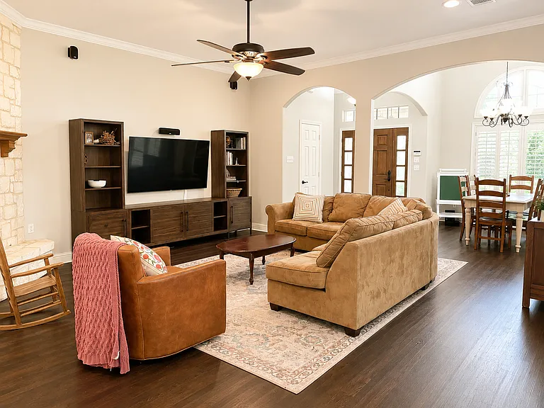 201 Desert Sky Dr — Photo 3