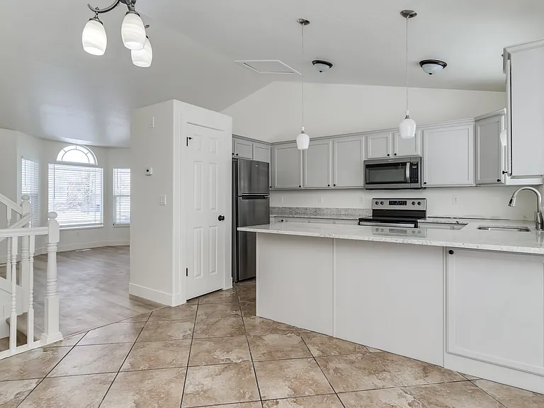 2271 W 1450 N — Photo 23