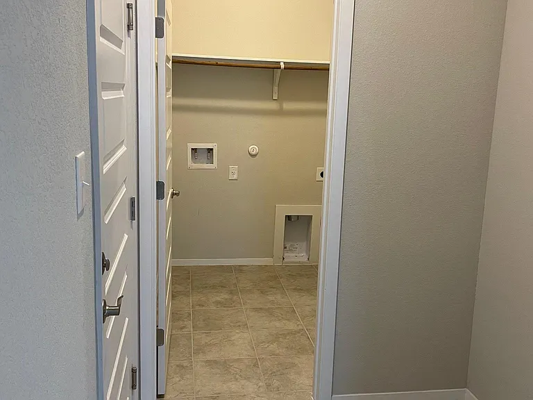 152 Shugart St — Photo 12