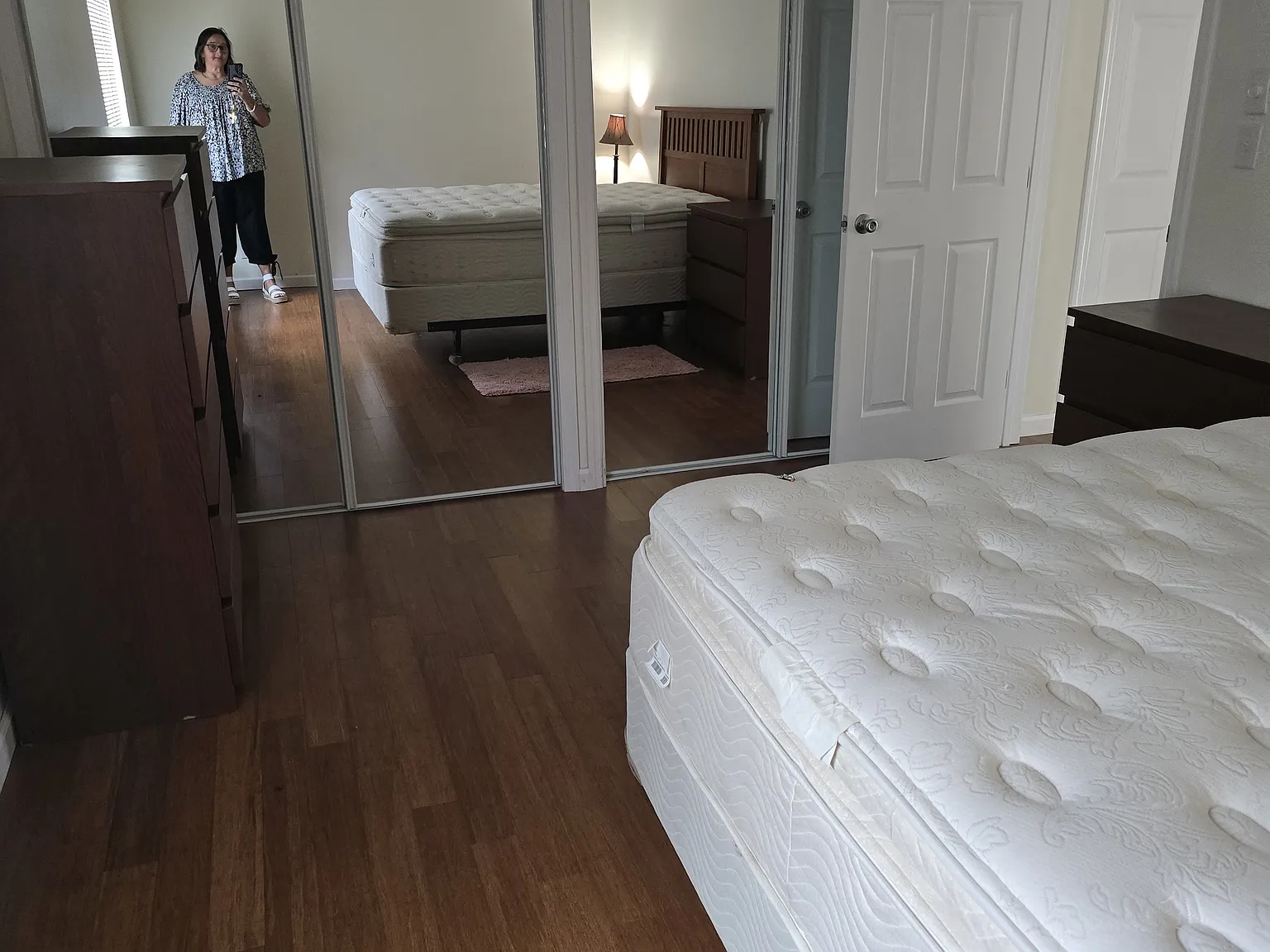 1 bed, 900 sqft, $1,300 — Photo 3