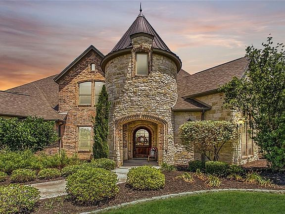 3rd image of 754 Manor Dr