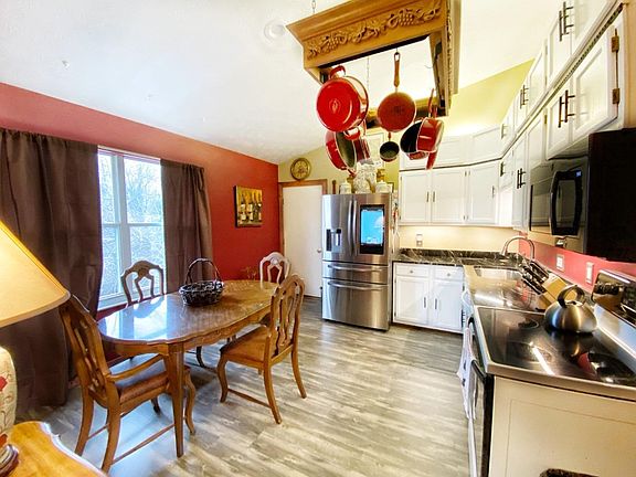 3rd image of 3894 Magnolia Dr