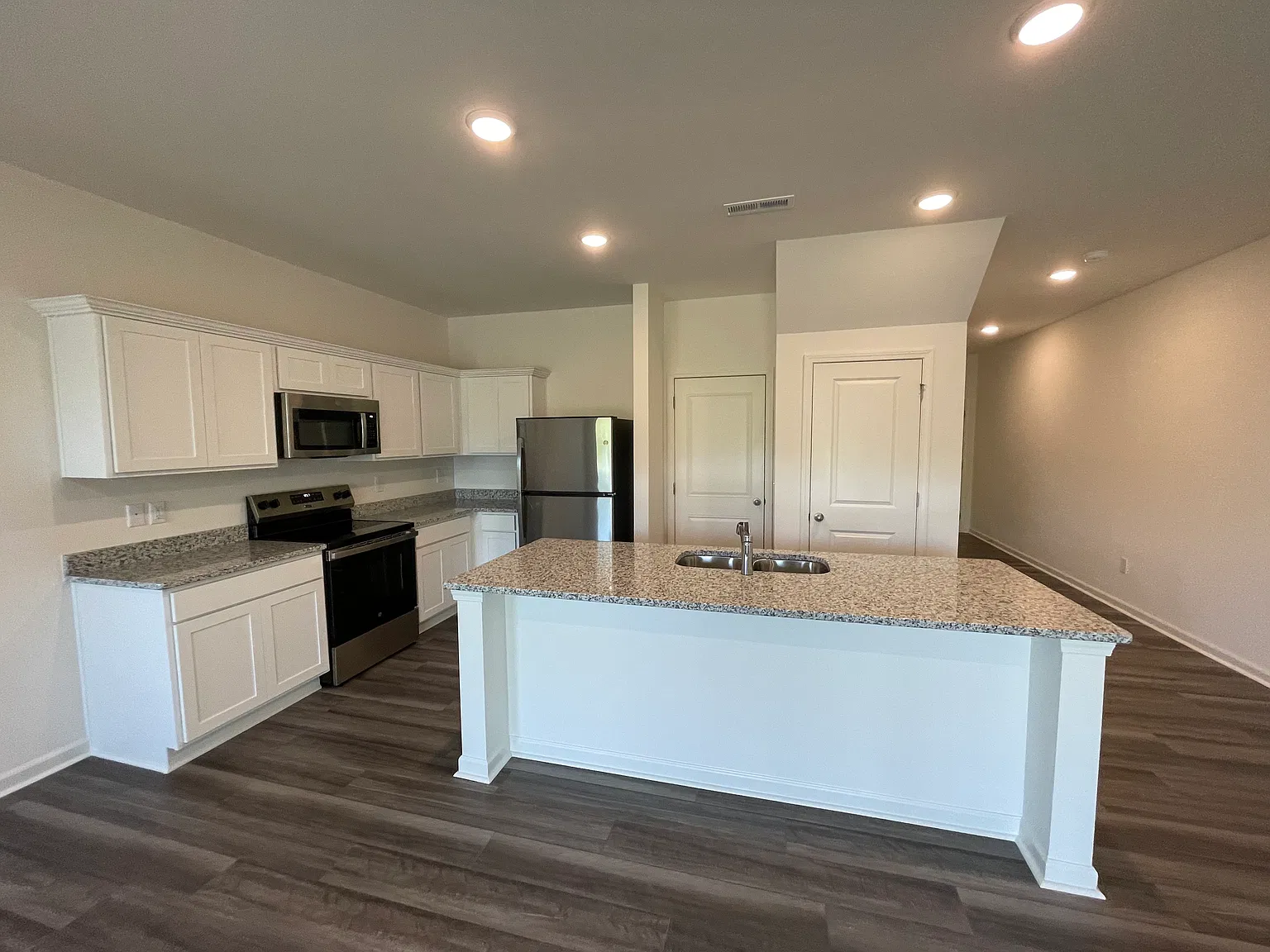 3 bed, 2.5 bath, 1515 sqft, $1,795 — Photo 1
