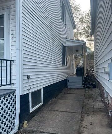 3rd image of 1004 Wallace St