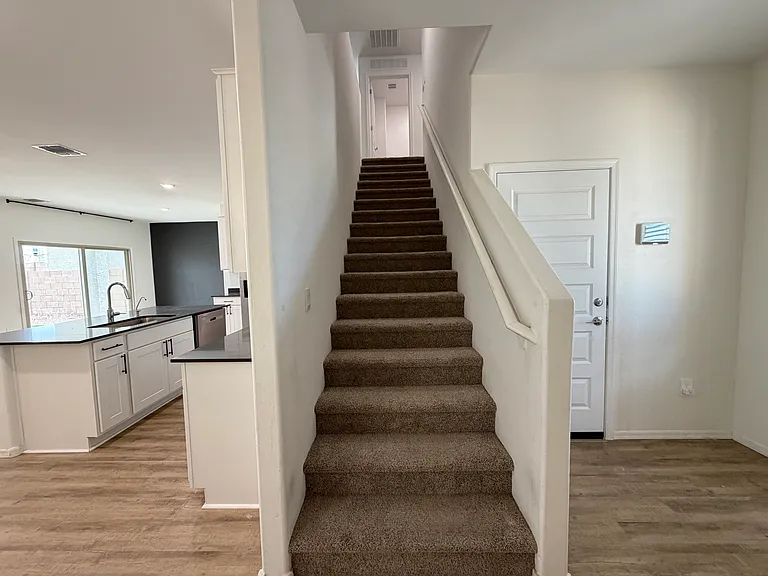 10442 W Guildford Ln — Photo 1