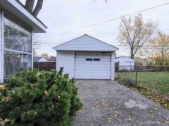 3rd image of 28612 Edward St
