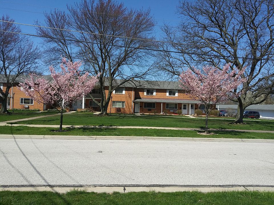 Front Facing Building w/Park-like Views!