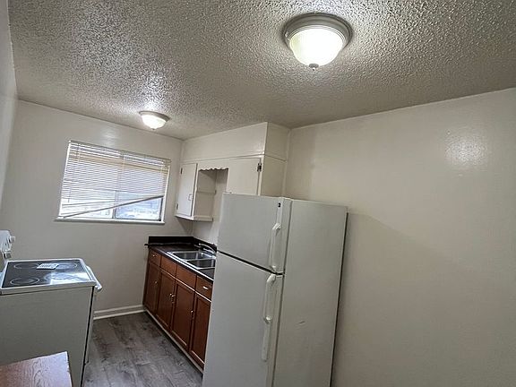 2nd image of 317 Nix Dr Unit 7