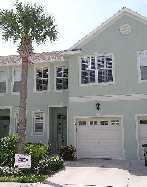 1st image of 558 Vallance Way NE