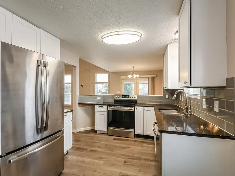 7548 Sycamore Grove Ct — Photo 9