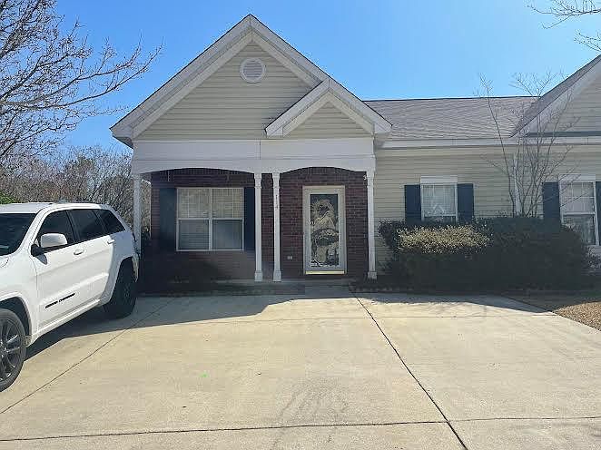 1st image of 114 Huntington Cir