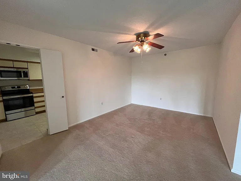 15100 Interlachen Dr #815 — Photo 6