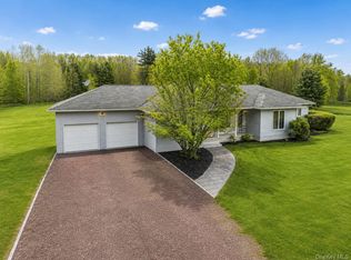 354 Petticoat Ln, Bloomingburg, NY 12721
