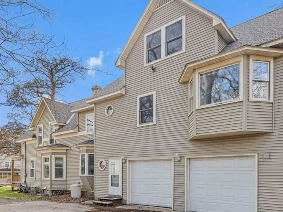 1st image of 3135 4th St SE #1