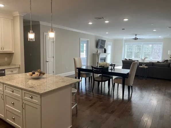 8 Island Ct Unit 309, South Easton, MA 02375