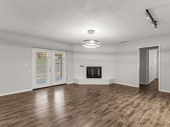 5th image of 4202 Canberra Dr