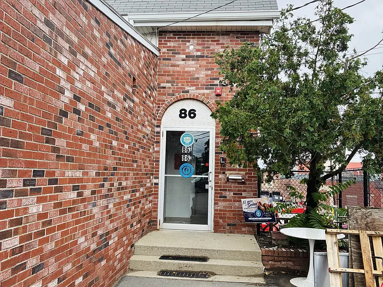 86 Maple St — Photo 4