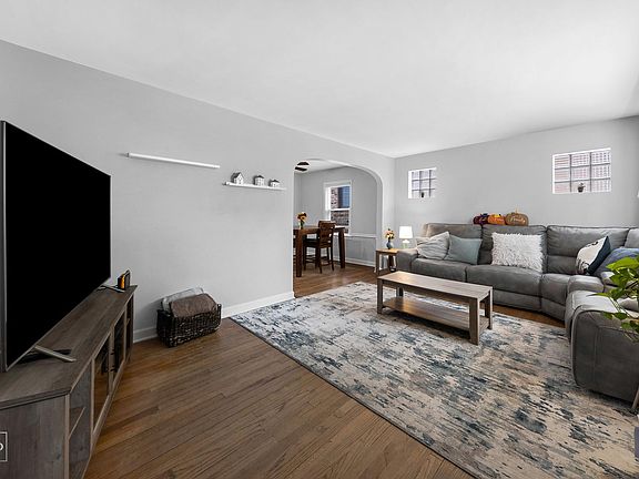4th image of 3628 N Pioneer Ave