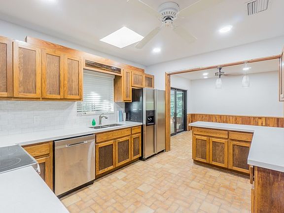 Kitchen With Snack Court