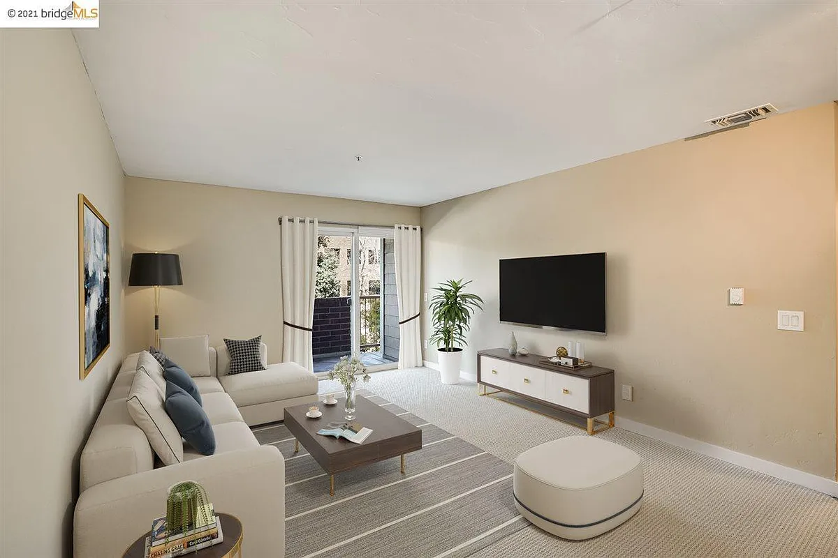 Building Photo - 6400 Christie Ave #2111